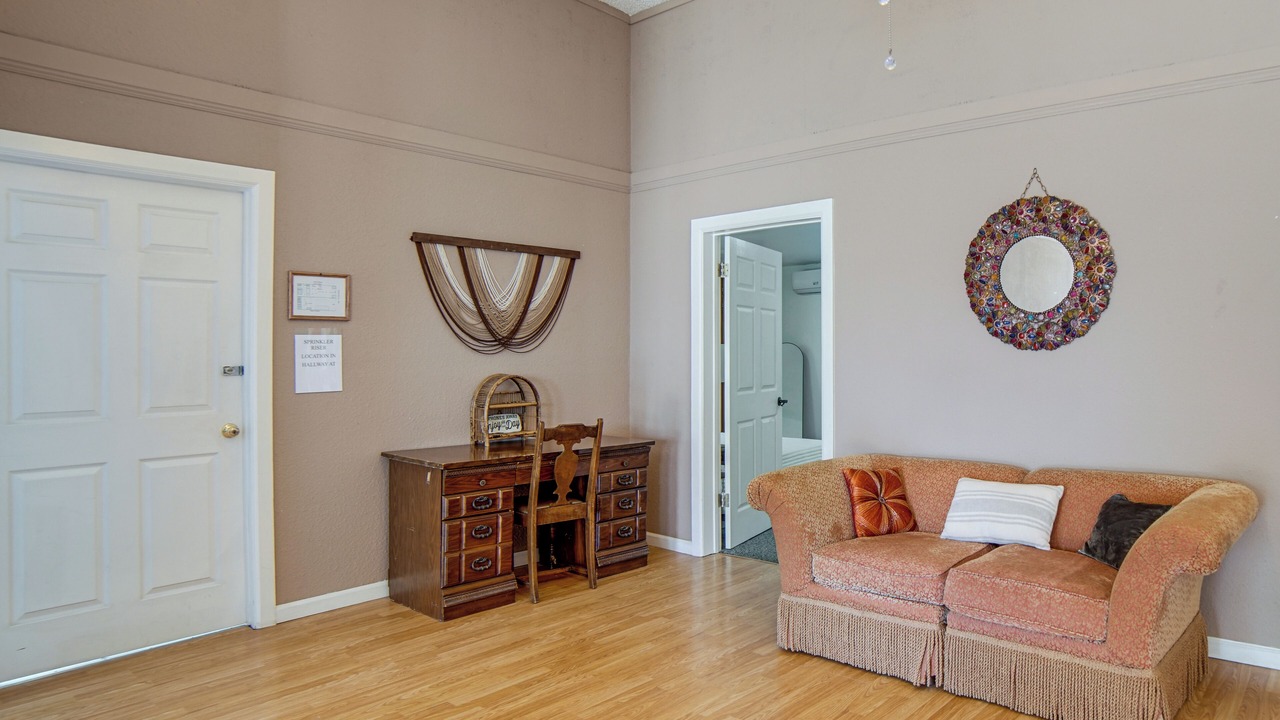 Photo of Livingroom in Lakeport