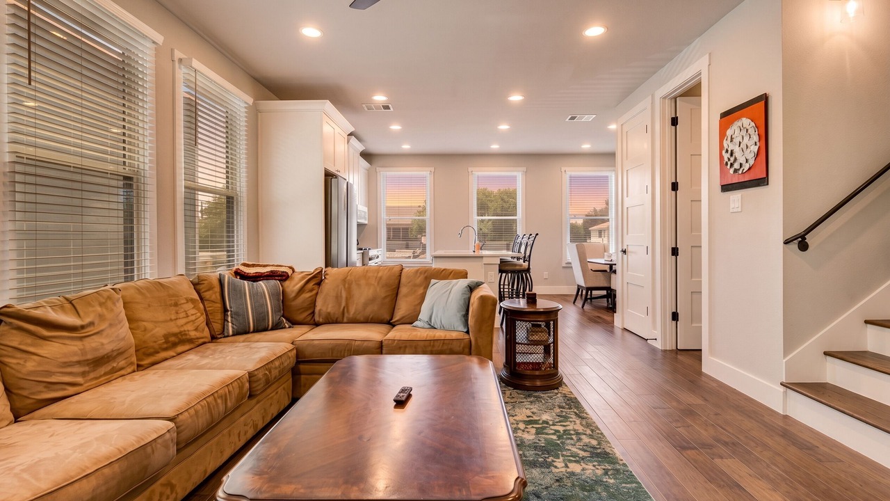 Photo of Livingroom in Tobin Hill
