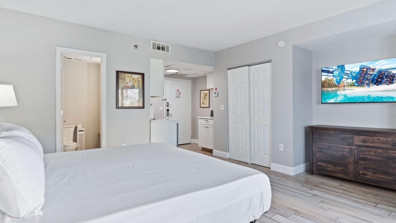 Photo of Bedroom in Florida Center