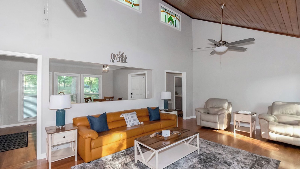 Photo of Livingroom in Lake Oconee