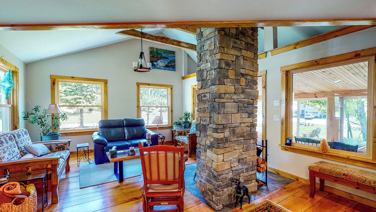 Photo of Livingroom in Roxbury
