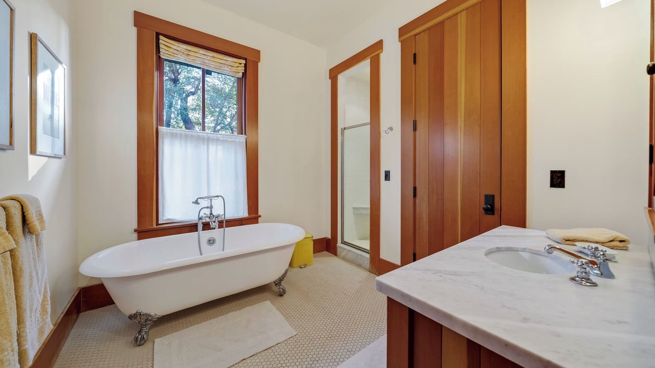 Photo of Bathroom in Yorkville
