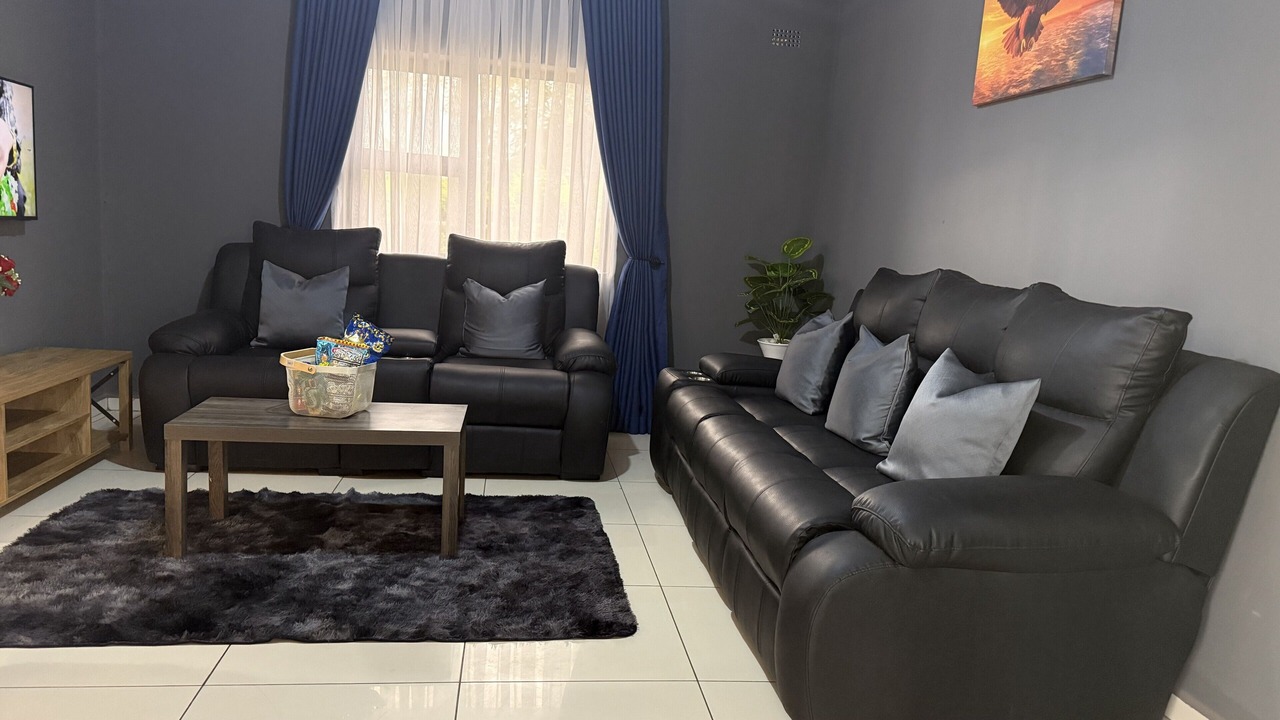 Photo of Livingroom in Harare East