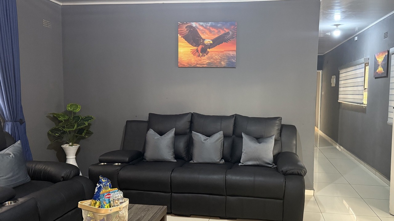 Photo of Livingroom in Harare East