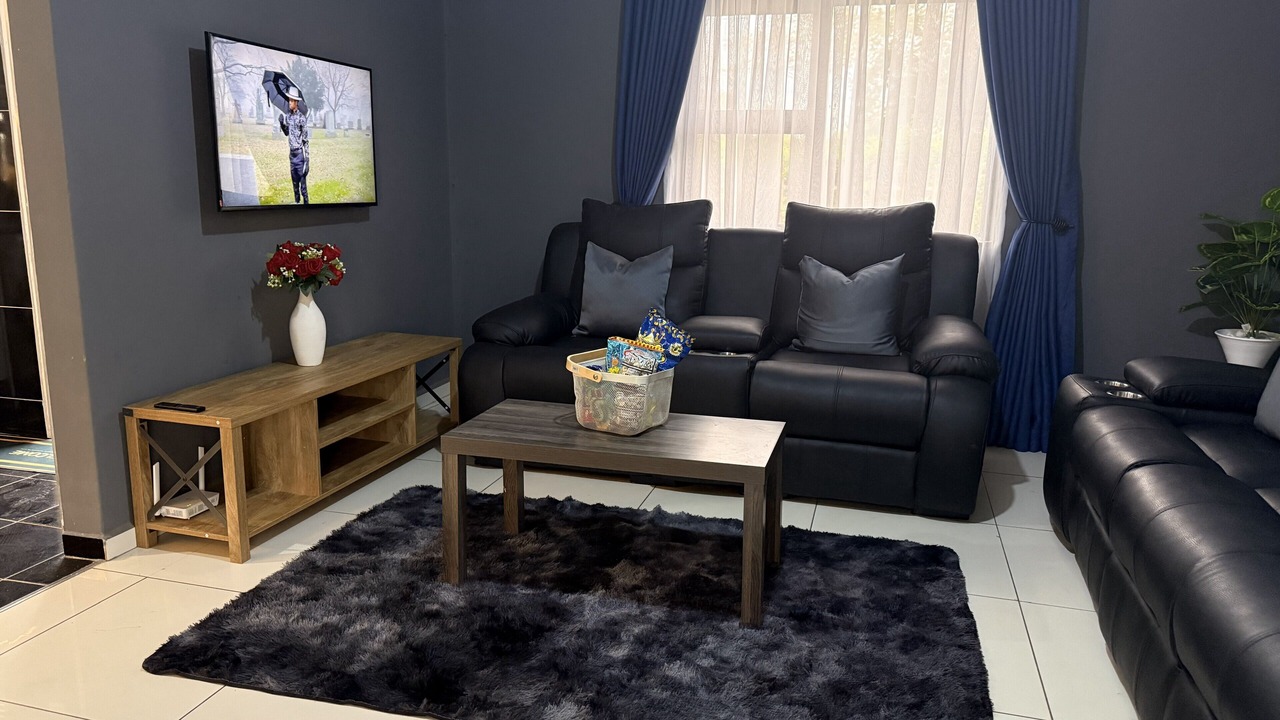 Photo of Livingroom in Harare East
