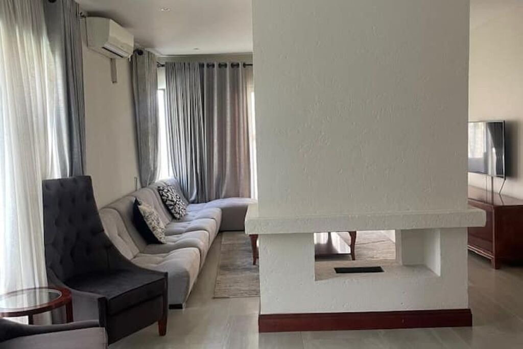 Photo of Livingroom in Cathedral Hill
