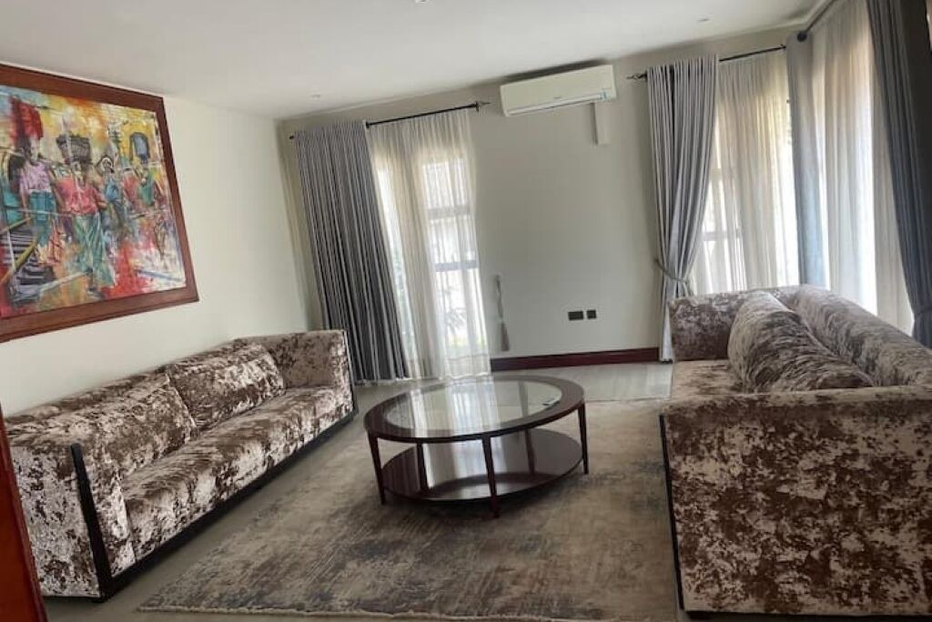 Photo of Livingroom in Cathedral Hill