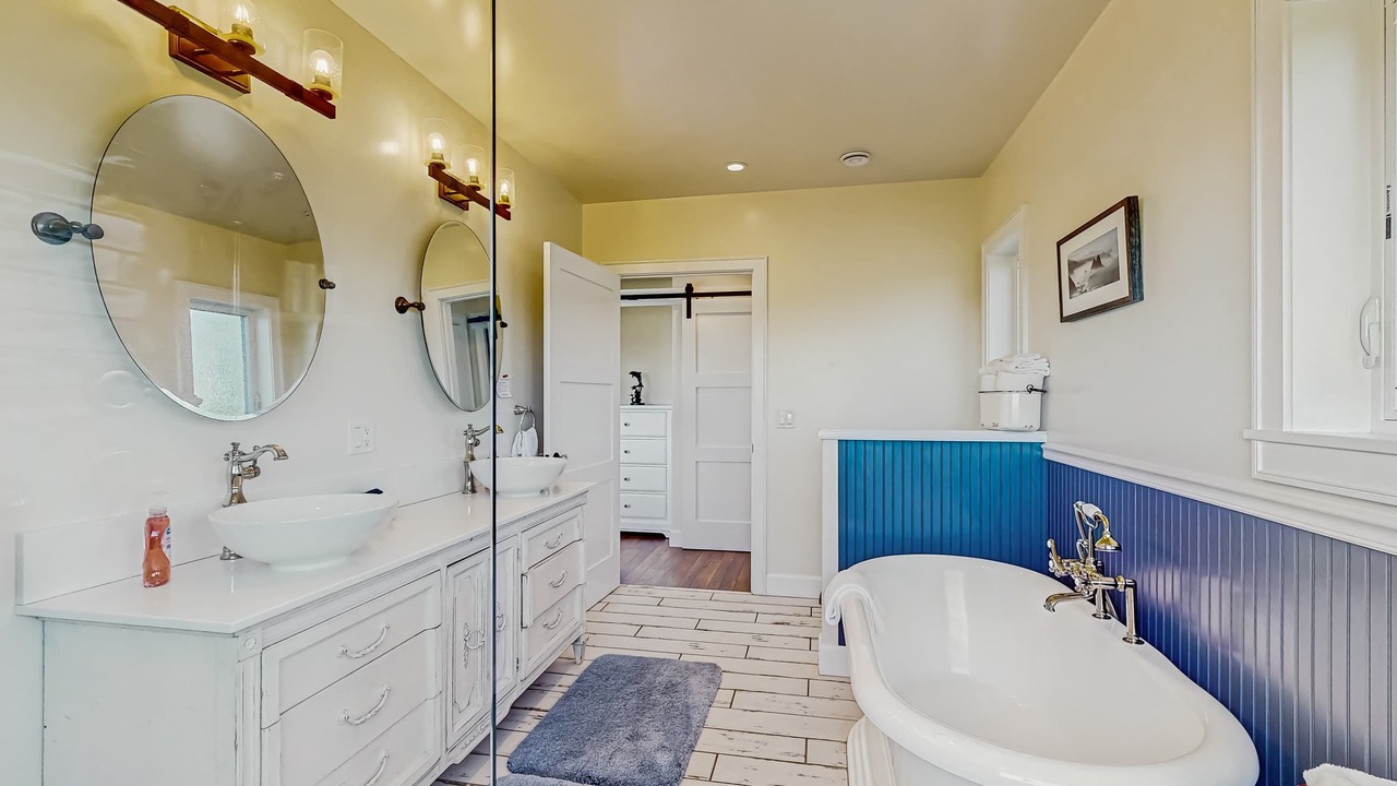 Photo of Bathroom in Albion