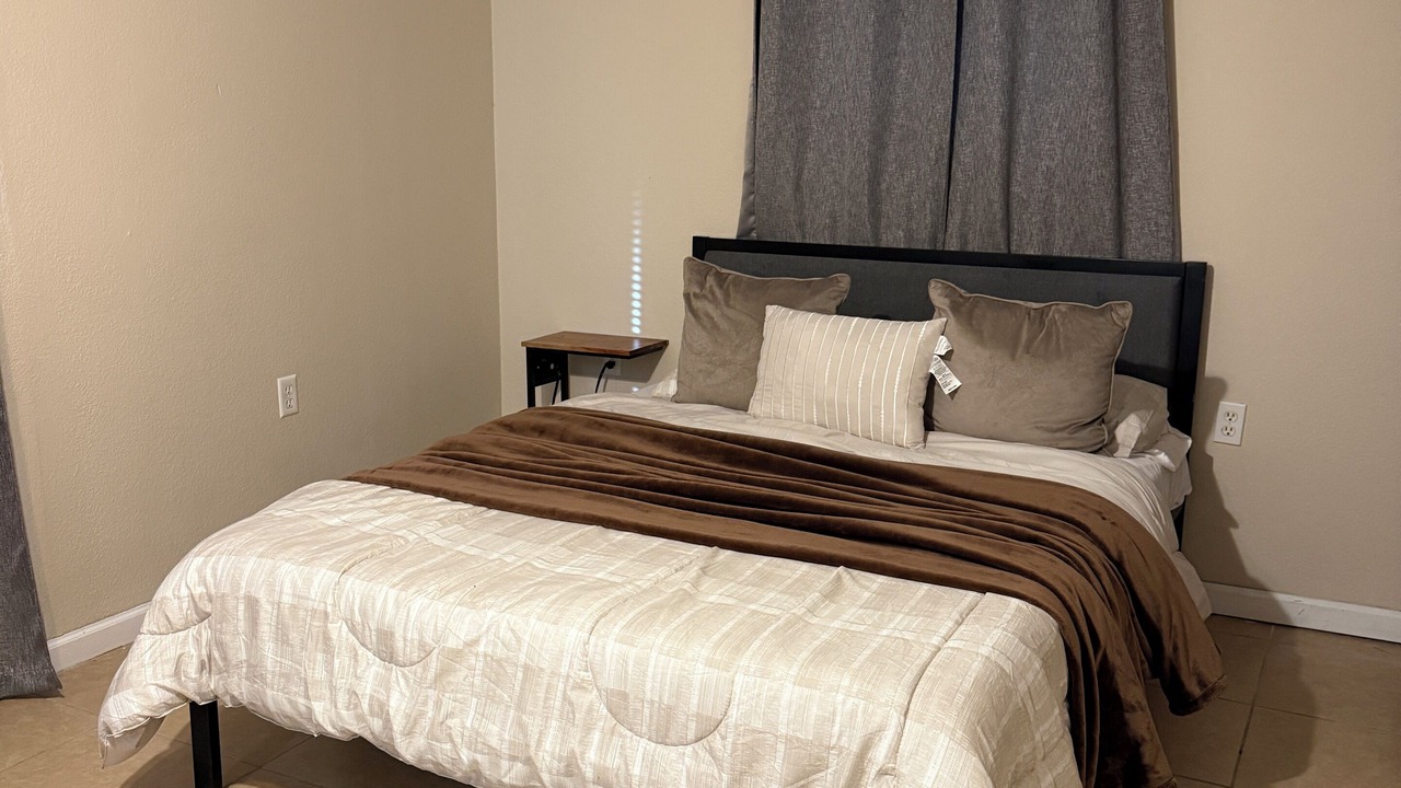 Photo of Bedroom in Oak Ridge