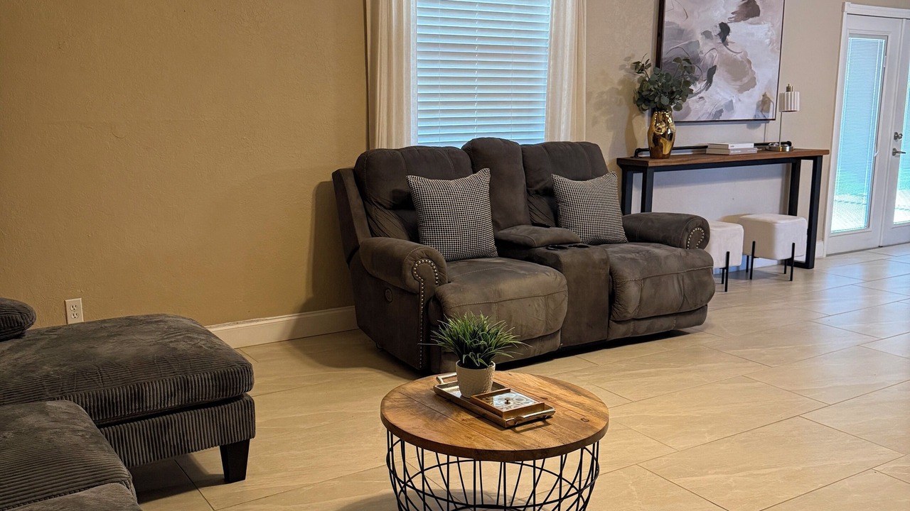 Photo of Livingroom in Oak Ridge