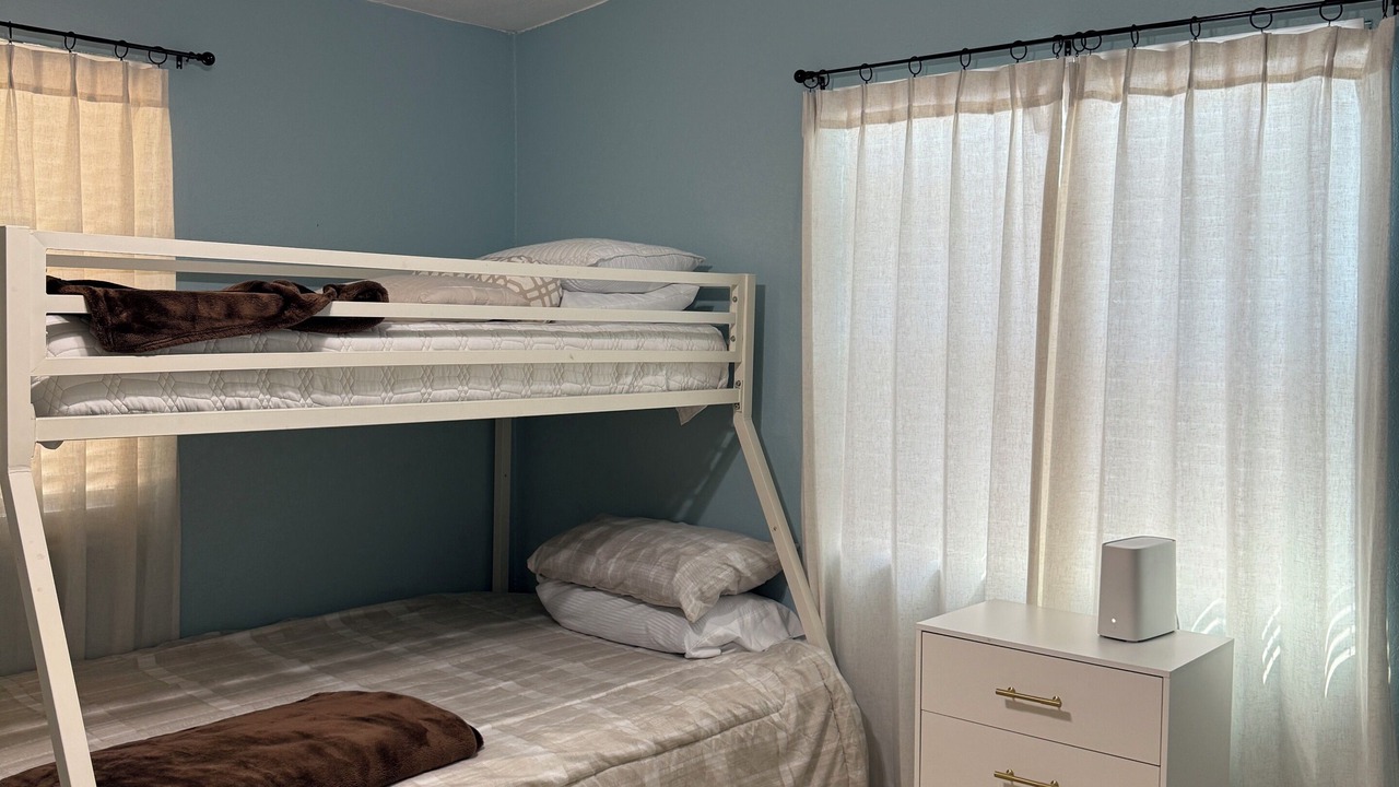 Photo of Bedroom in Oak Ridge