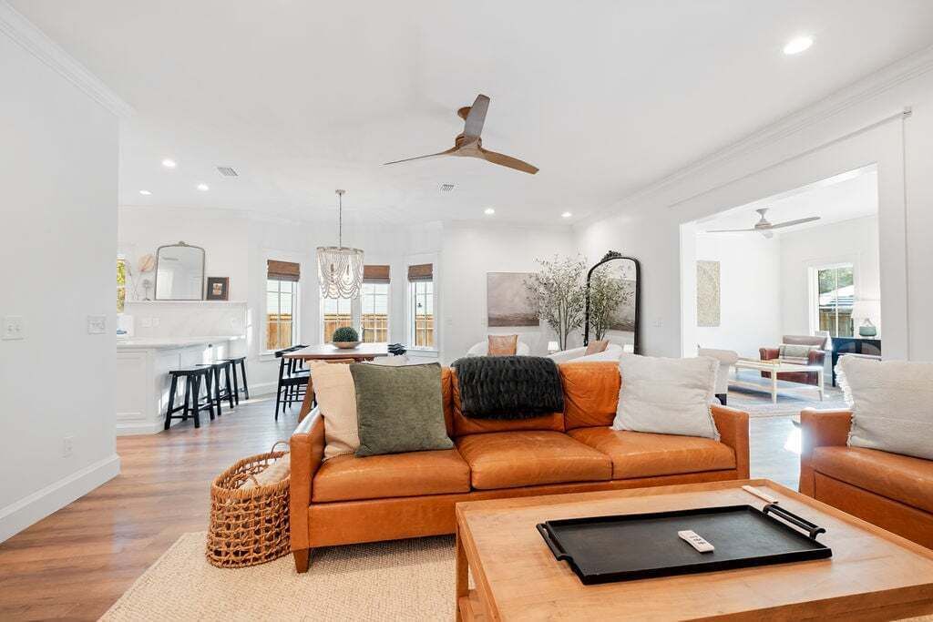 Photo of Livingroom in White's Gulfview