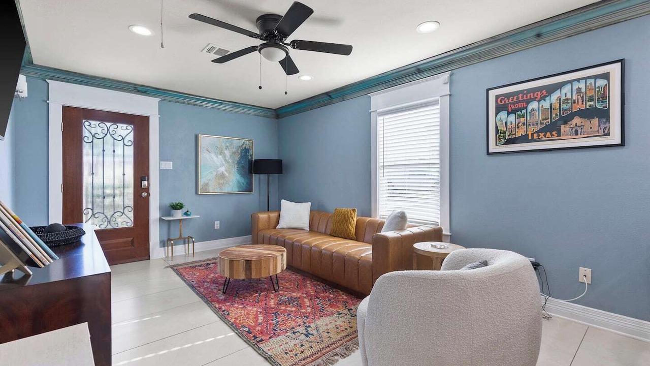 Photo of Livingroom in Government Hill