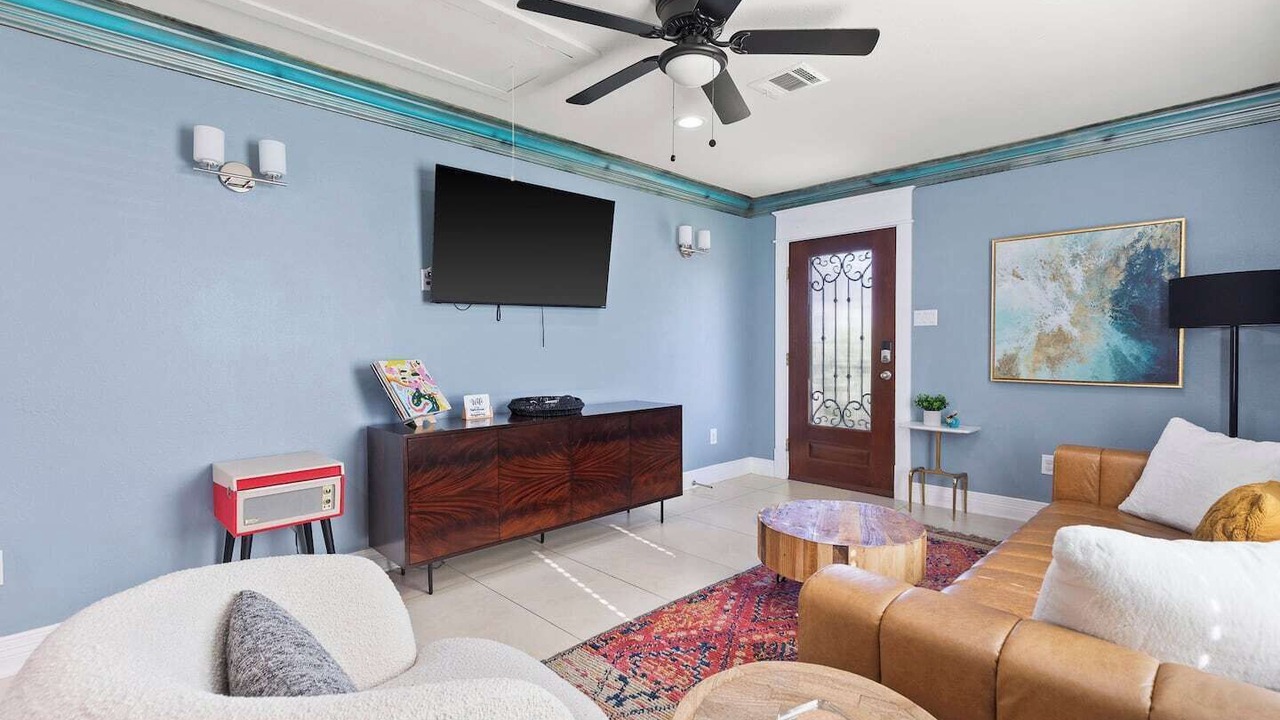 Photo of Livingroom in Government Hill