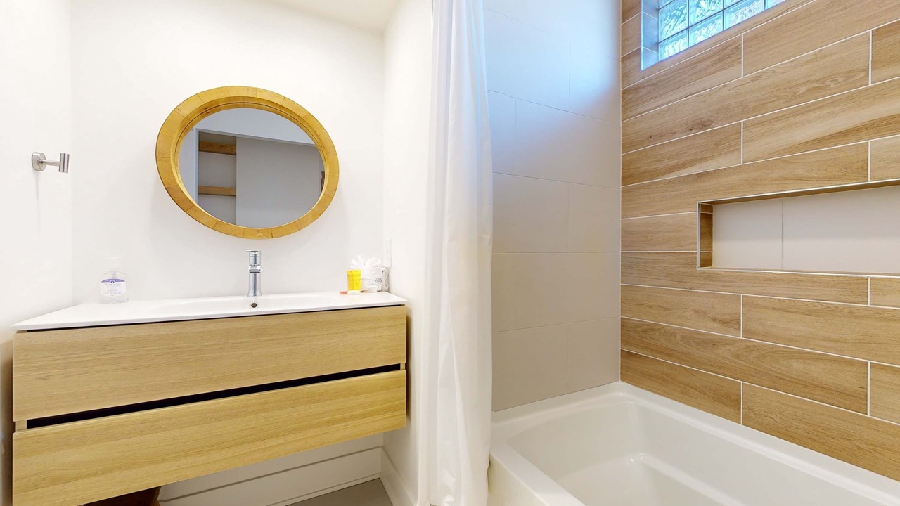 Photo of Bathroom in Avalon Beach Estates