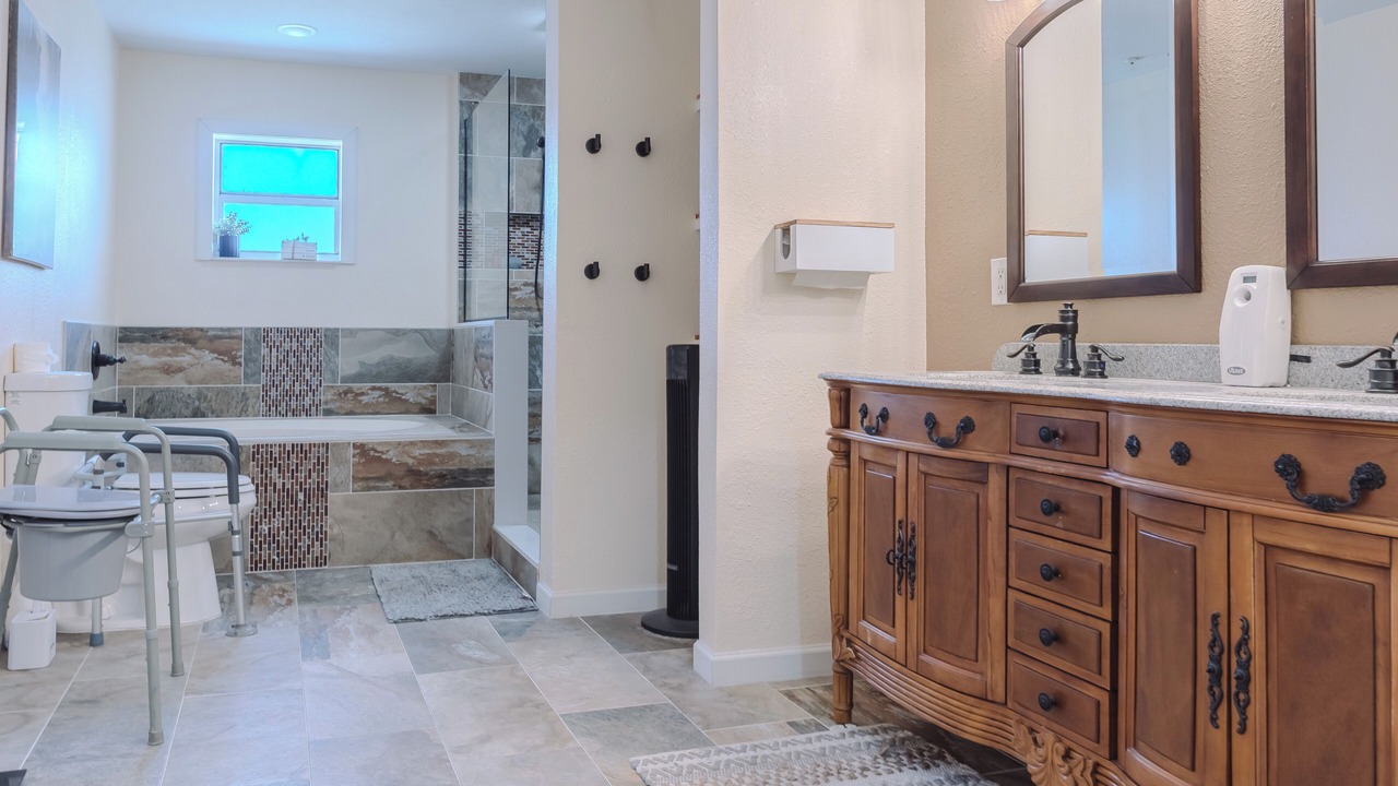 Photo of Bathroom in Richmond Heights