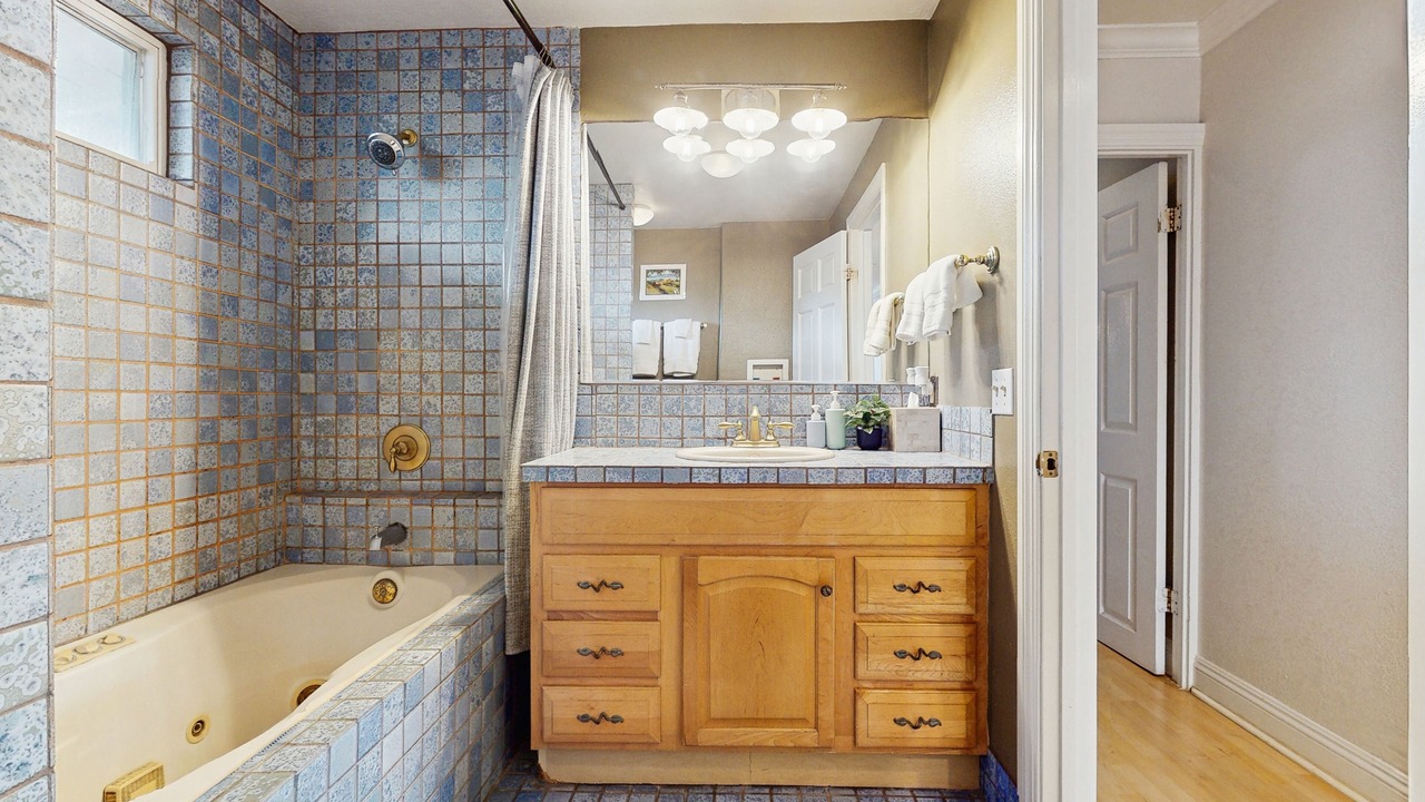 Photo of Bathroom in Waialua