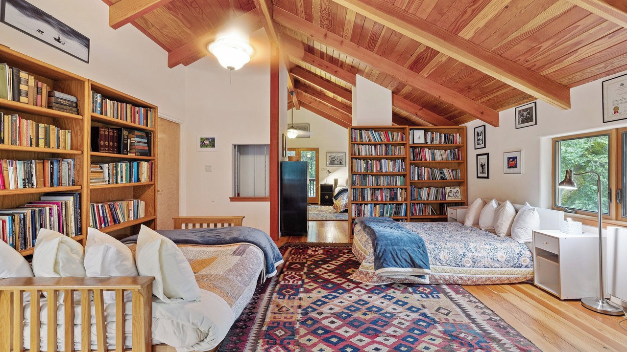 Photo of Bedroom in Redwood Valley