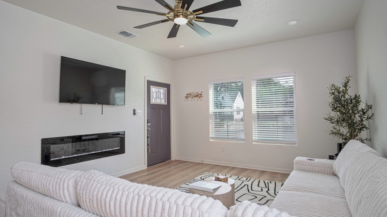 Photo of Livingroom in Arena District
