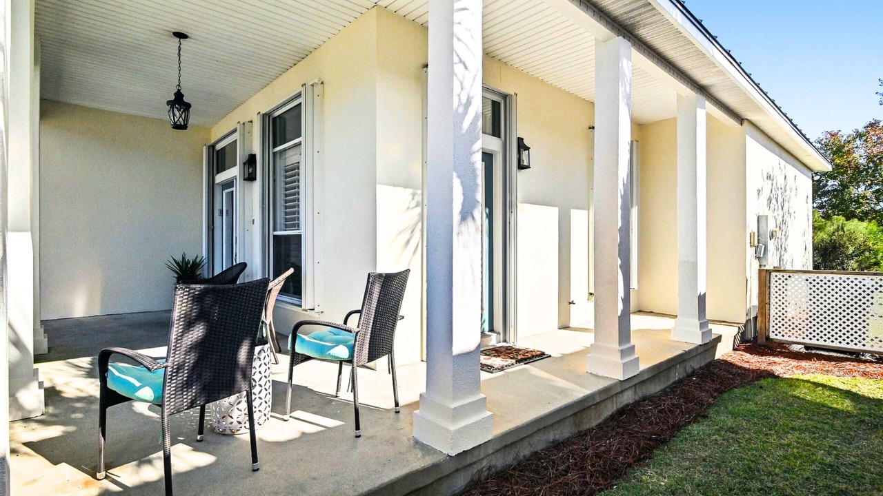 Photo of Patio Balcony in Avalon Beach Estates