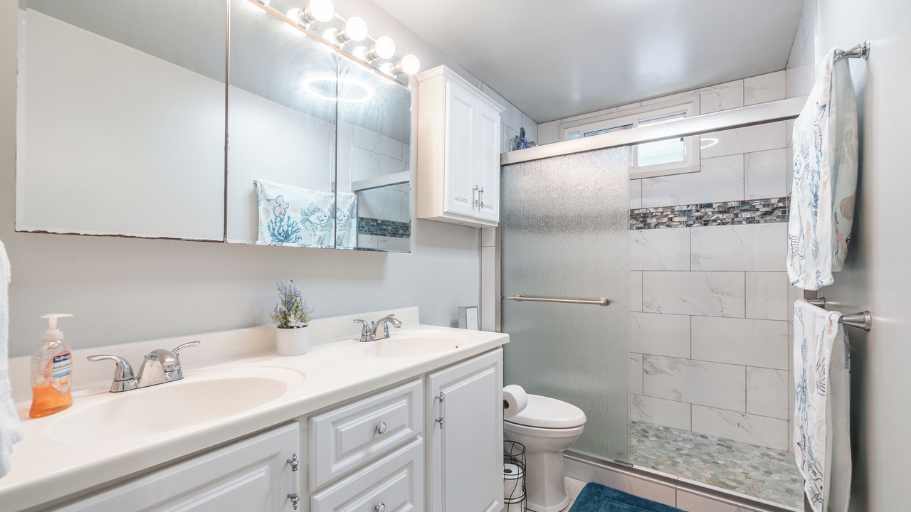 Photo of Bathroom in Keolu Hills