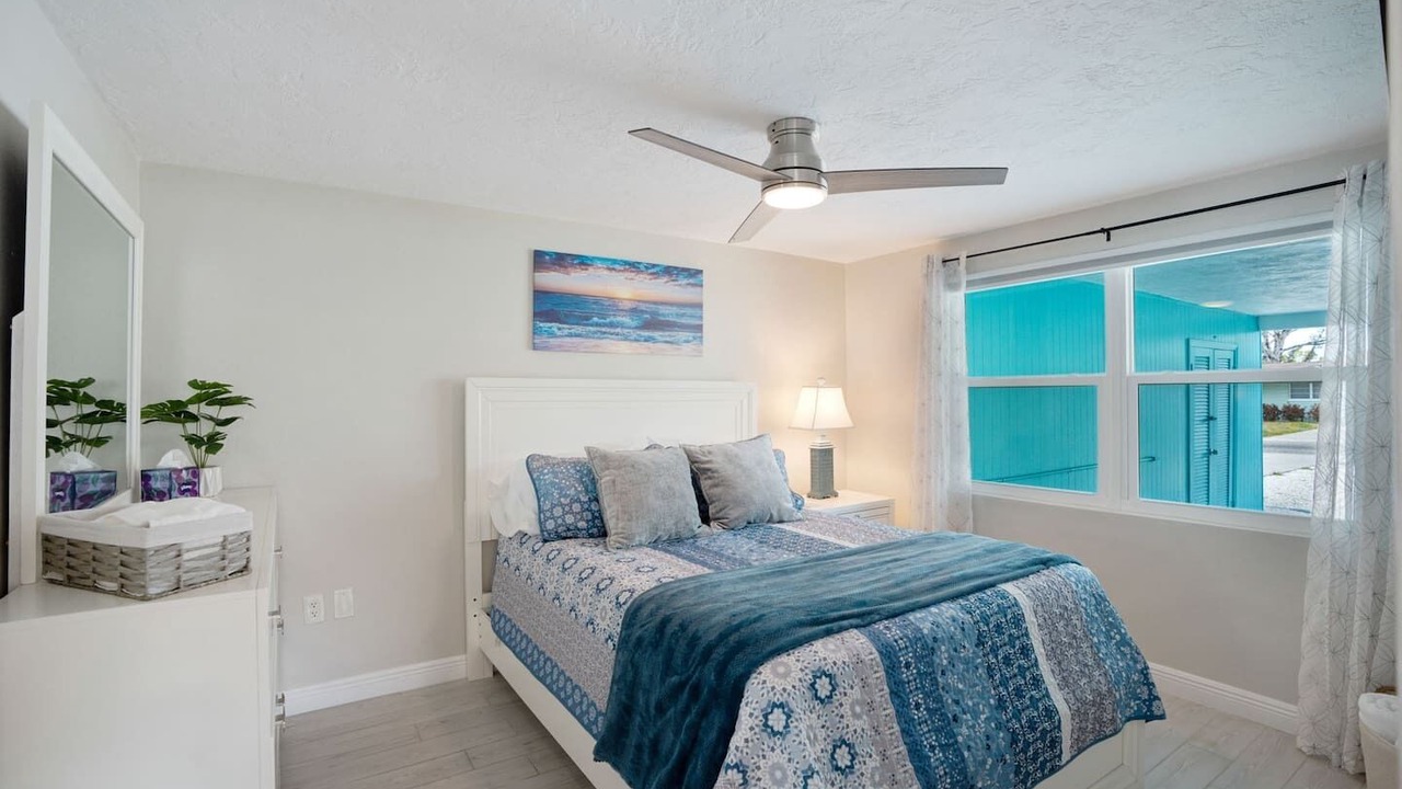 Photo of Bedroom in Bayshore Gardens