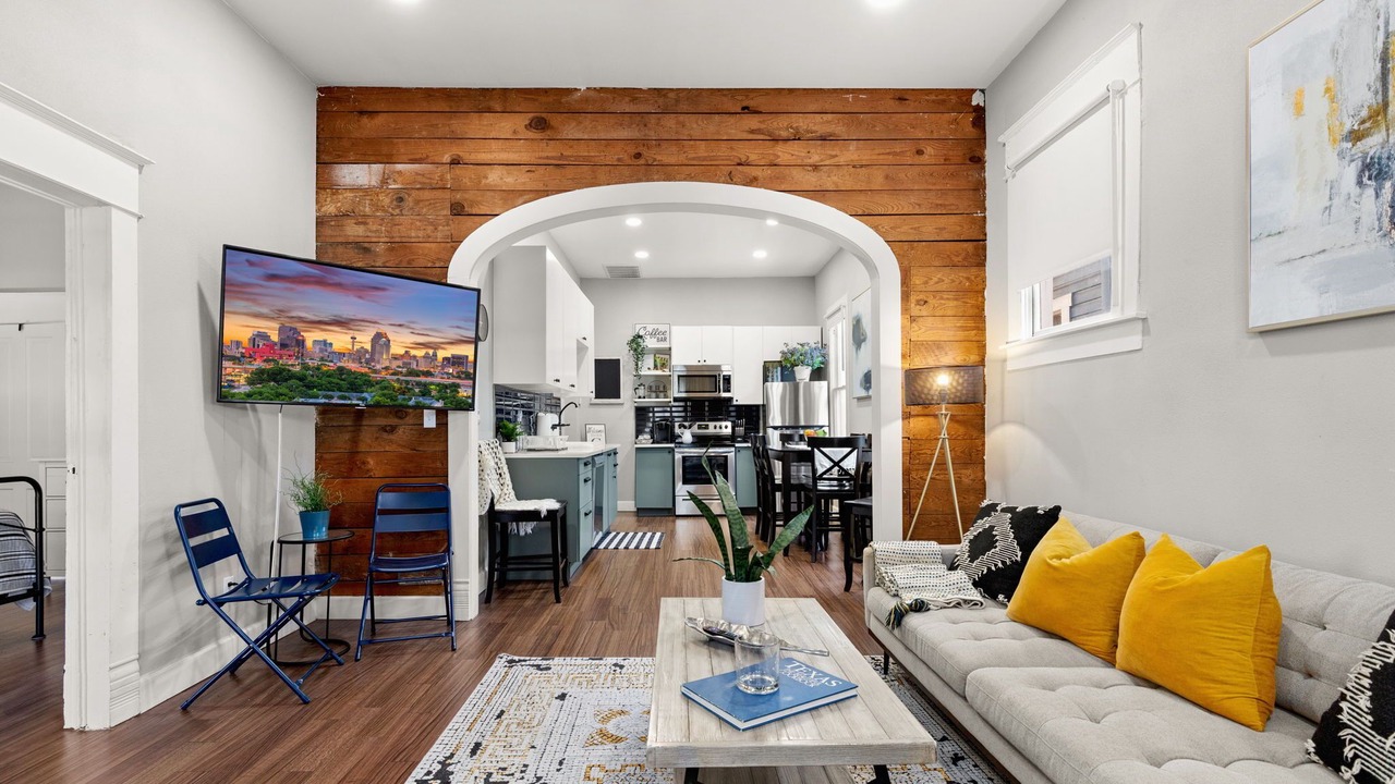 Photo of Livingroom in Near East Side
