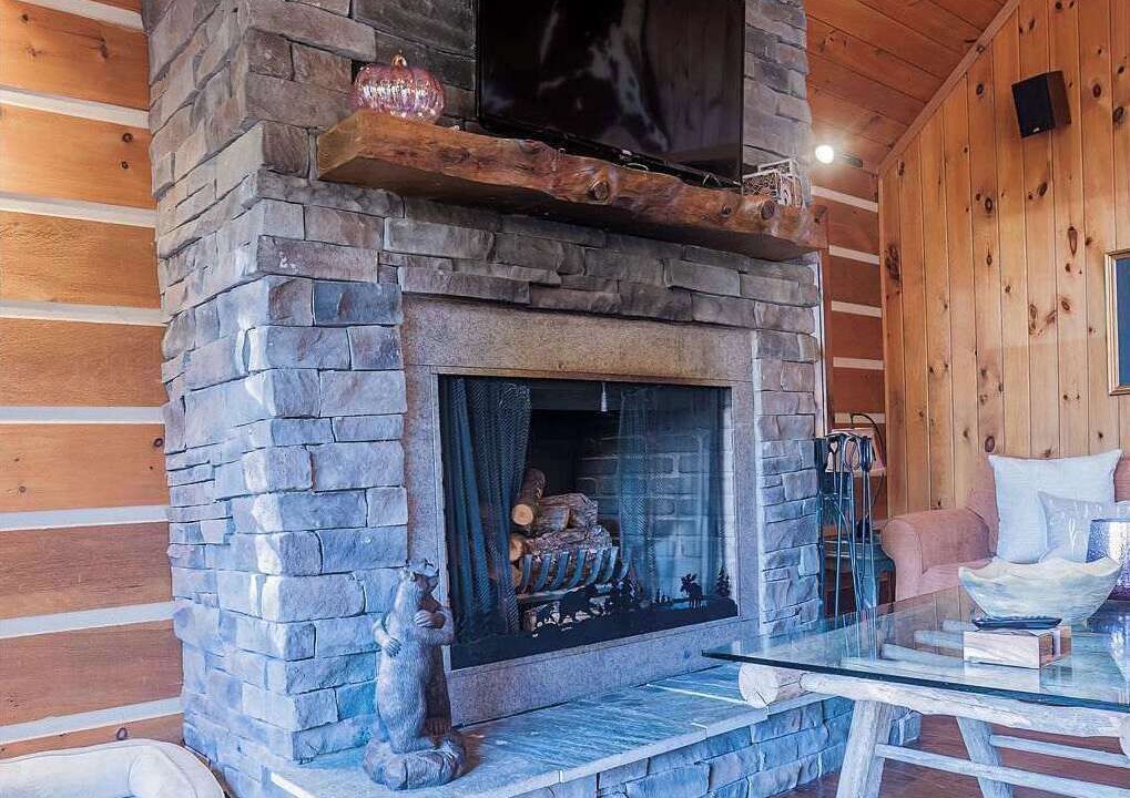 Photo of Livingroom in Sugar Grove