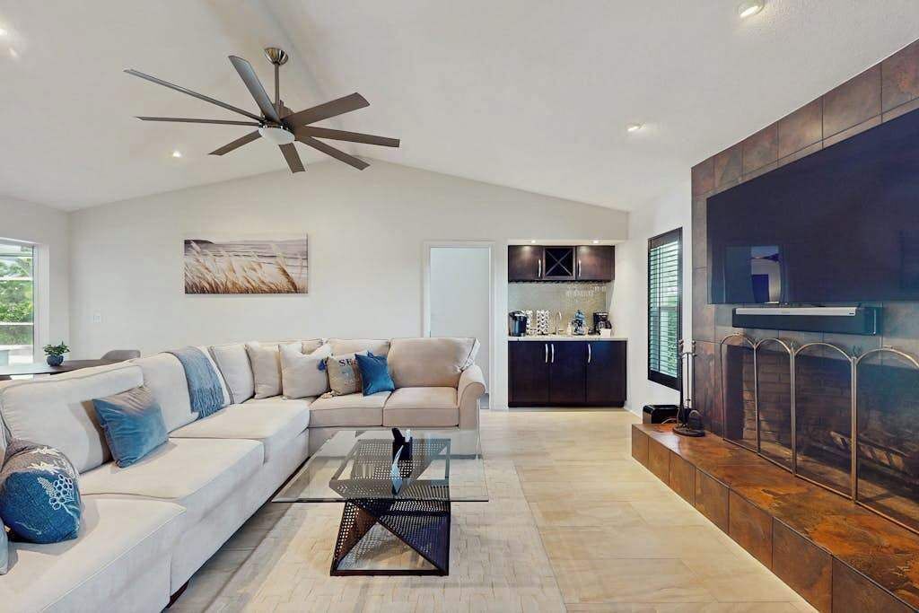 Photo of Livingroom in Trailer Estates
