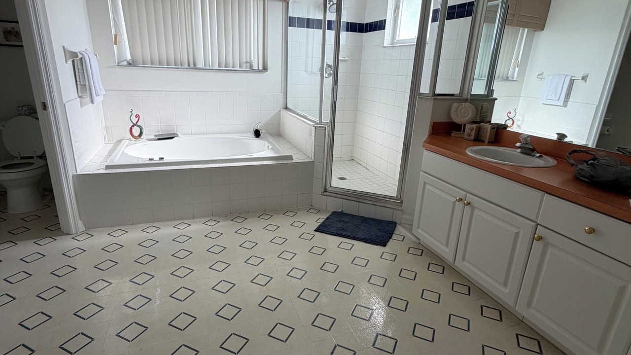 Photo of Bathroom in Sunset Lakes