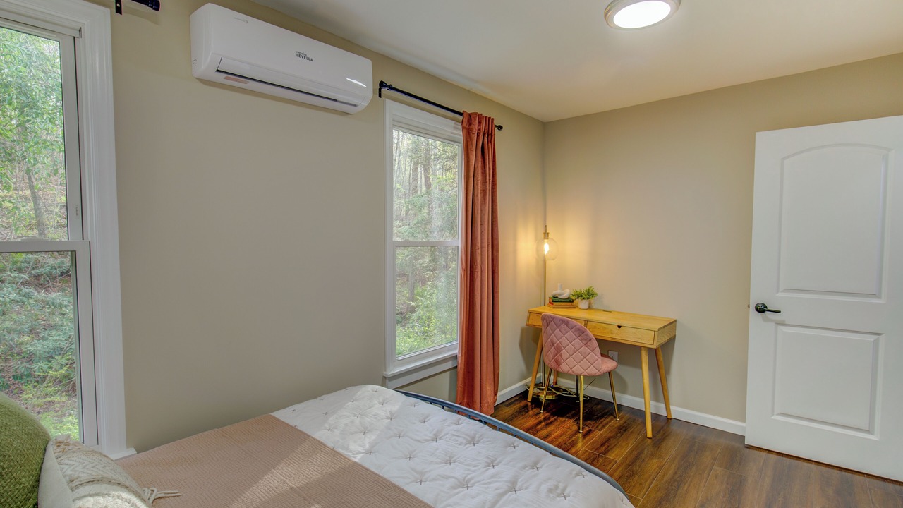 Photo of Bedroom in Saluda