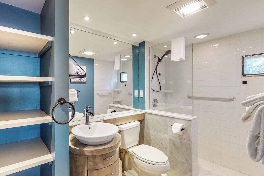 Photo of Bathroom in Warren