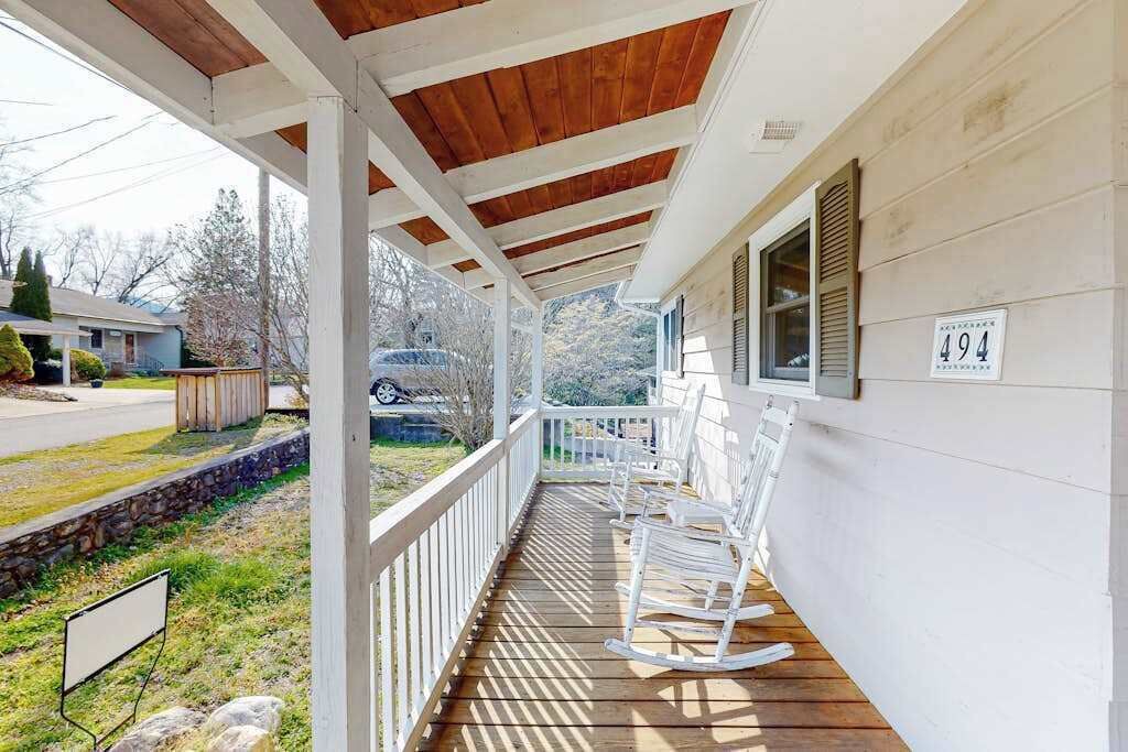 Photo of Patio Balcony in Lake Junaluska