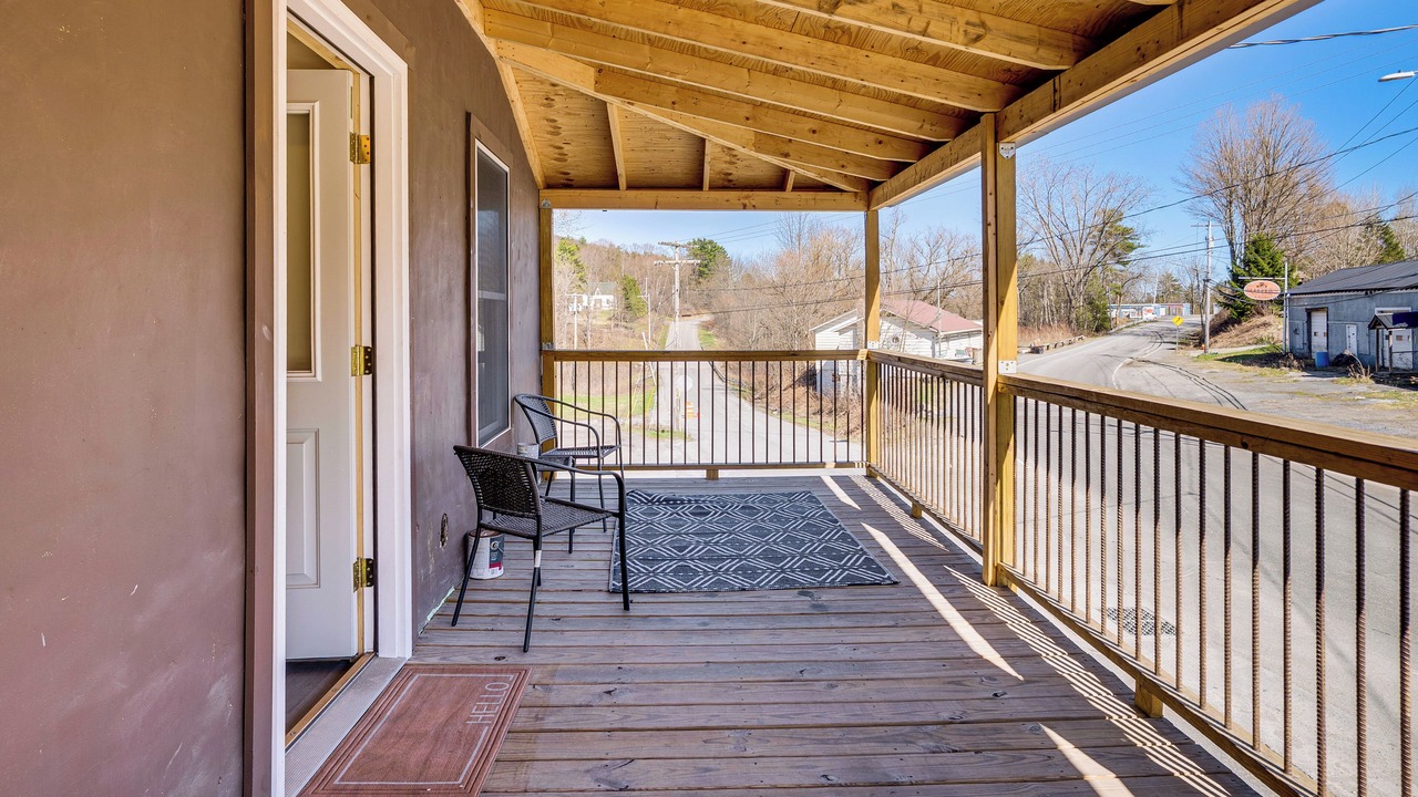 Photo of Patio Balcony in Moriah Center