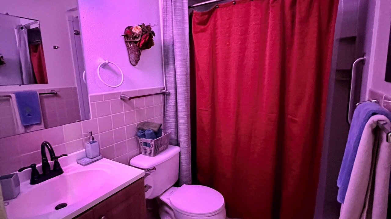 Photo of Bathroom in Northwest Los Angeles Heights