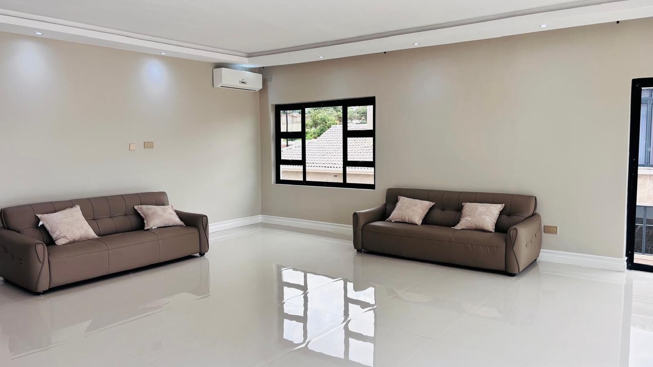 Photo of Livingroom in Harare East