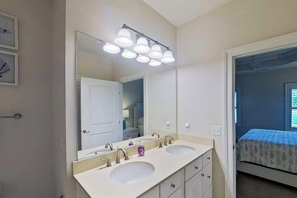 Photo of Bathroom in Sun Ridge