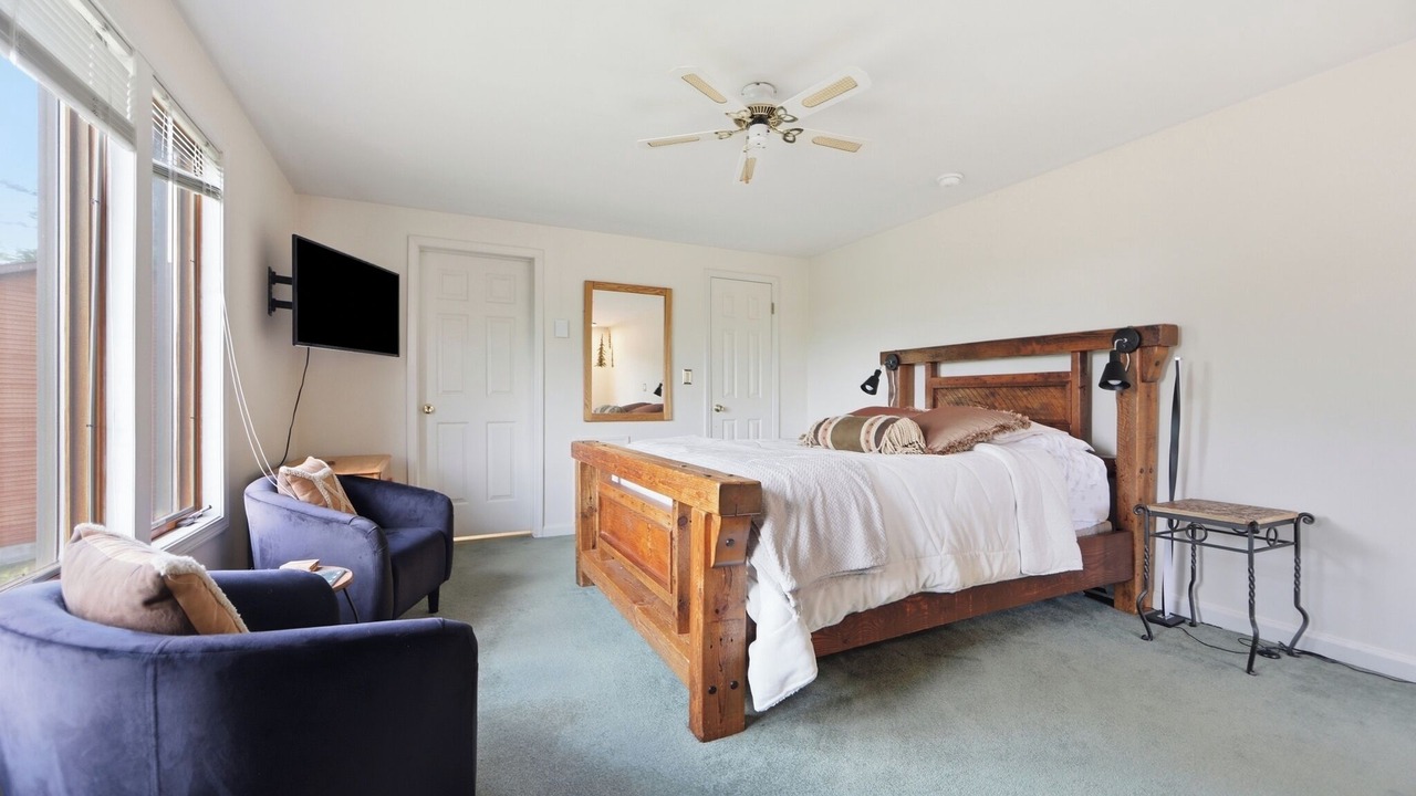 Photo of Bedroom in North Creek