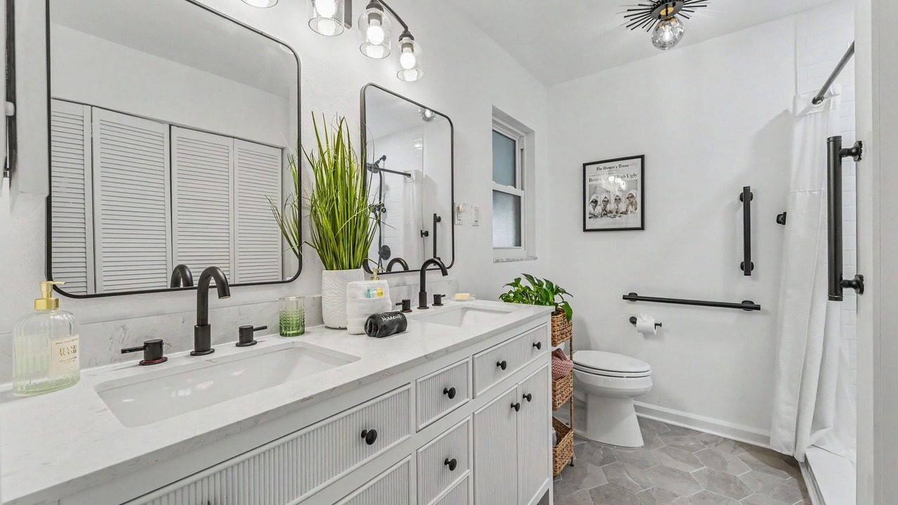 Photo of Bathroom in Lakeland
