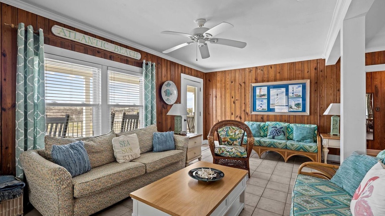 Photo of Livingroom in Atlantic Beach