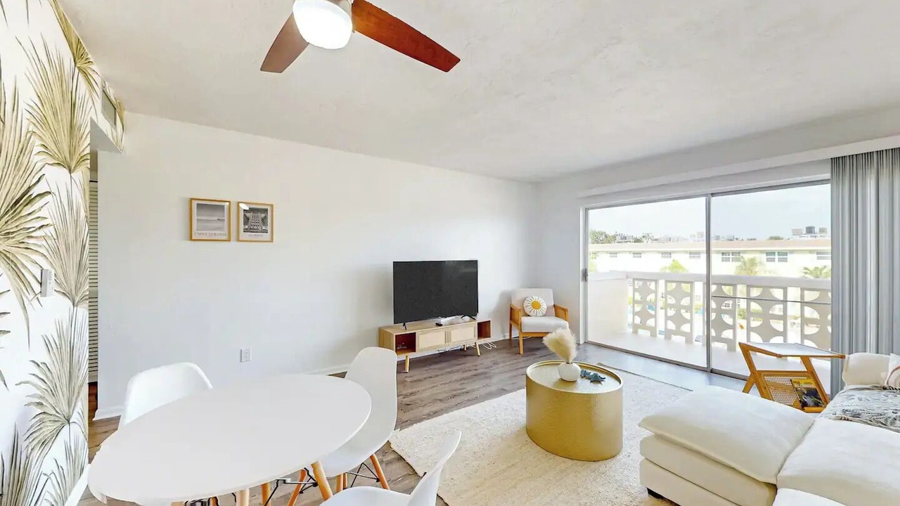 Photo of Livingroom in Beach Park Village