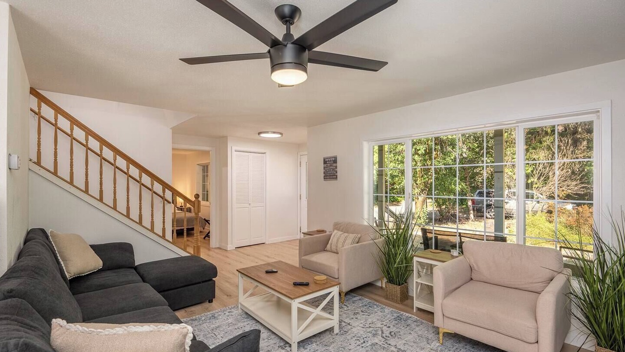 Photo of Livingroom in McKenzie Bridge