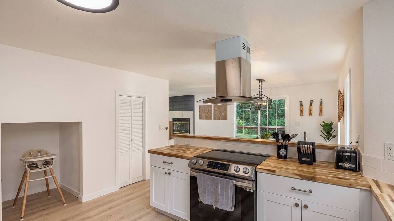 Photo of Kitchen in McKenzie Bridge