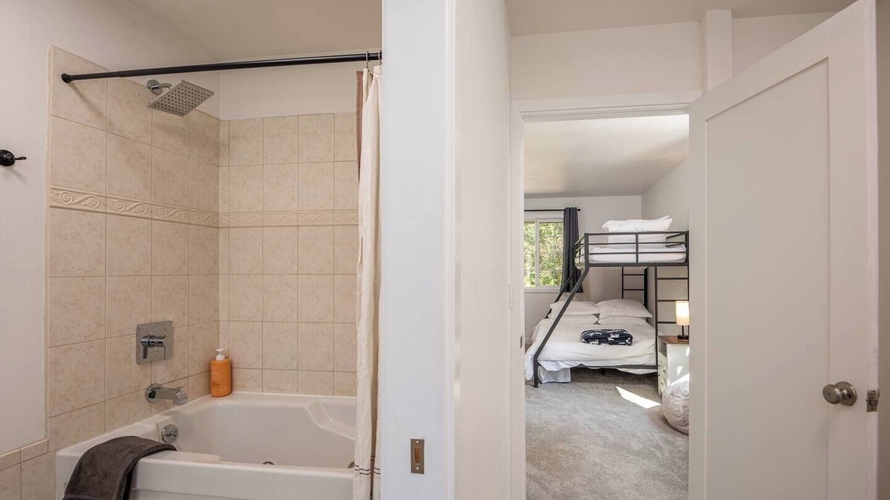 Photo of Bathroom in McKenzie Bridge