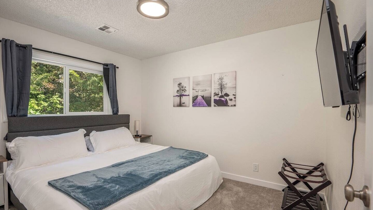 Photo of Bedroom in McKenzie Bridge