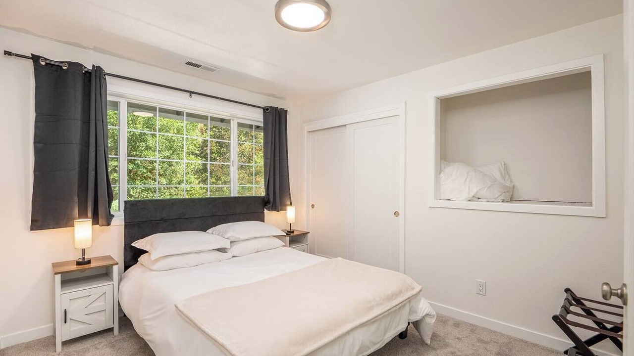 Photo of Bedroom in McKenzie Bridge