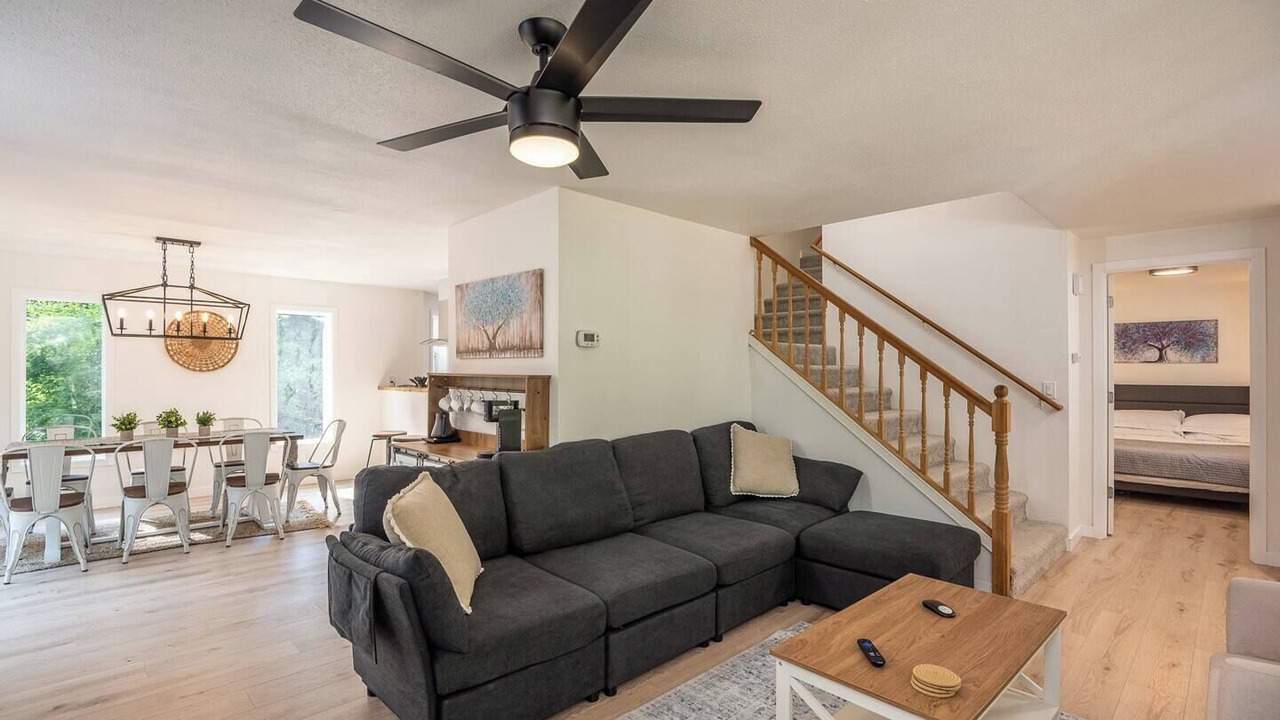 Photo of Livingroom in McKenzie Bridge