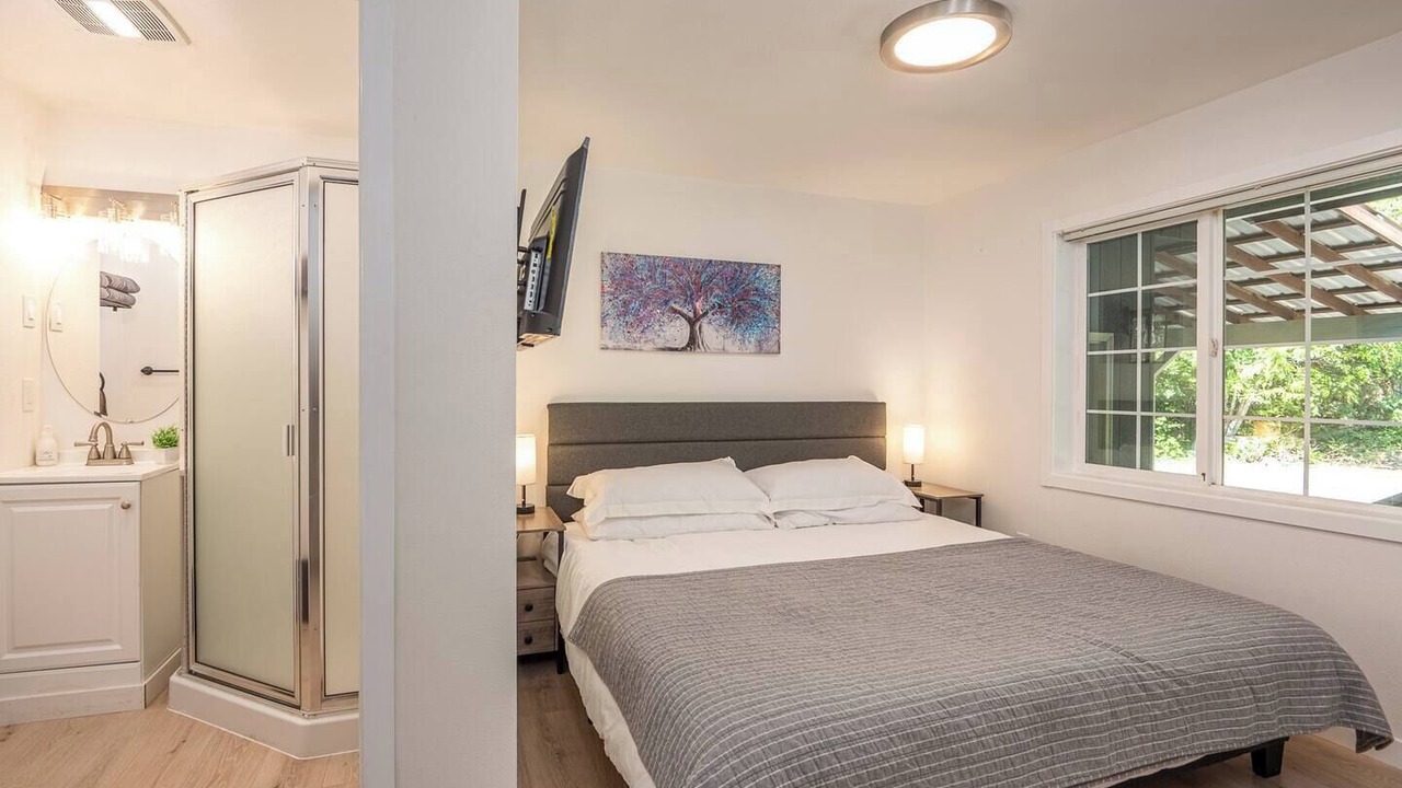 Photo of Bedroom in McKenzie Bridge