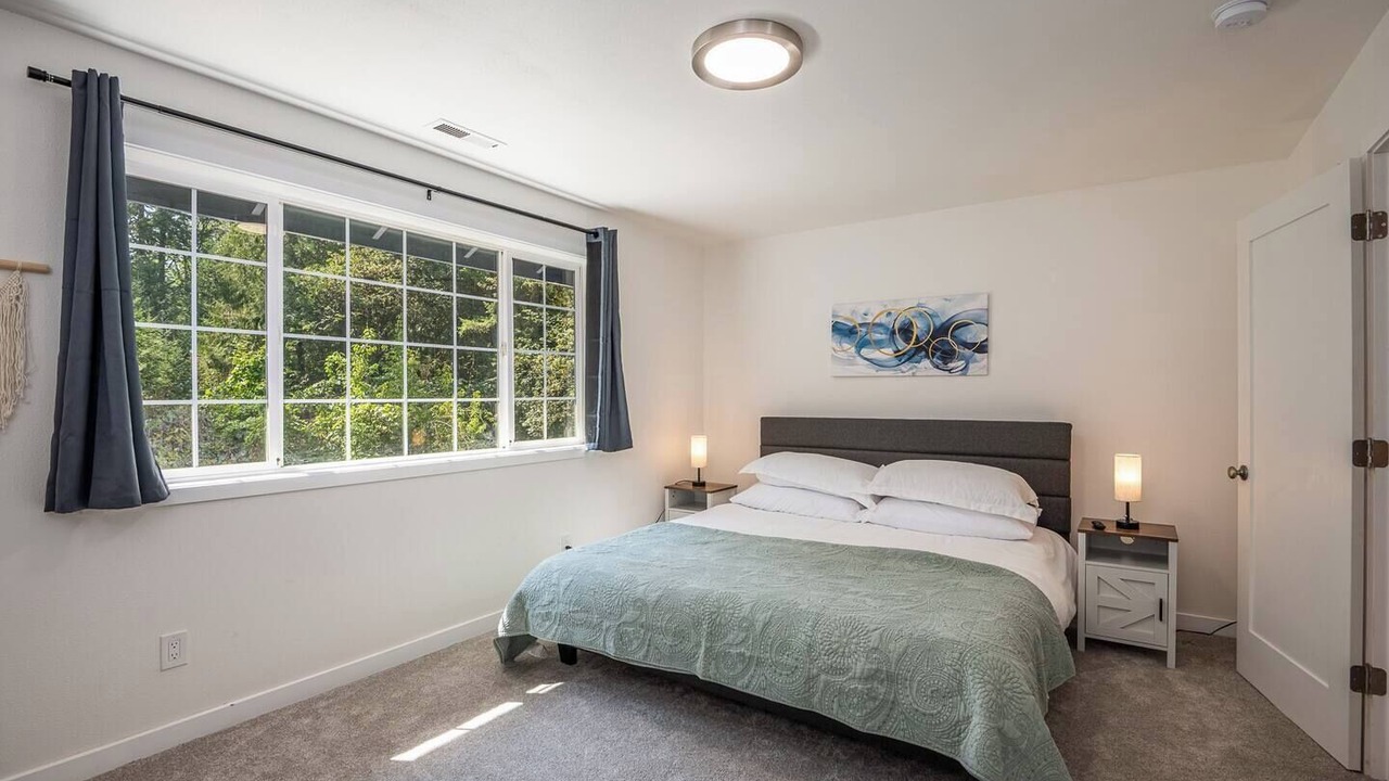 Photo of Bedroom in McKenzie Bridge