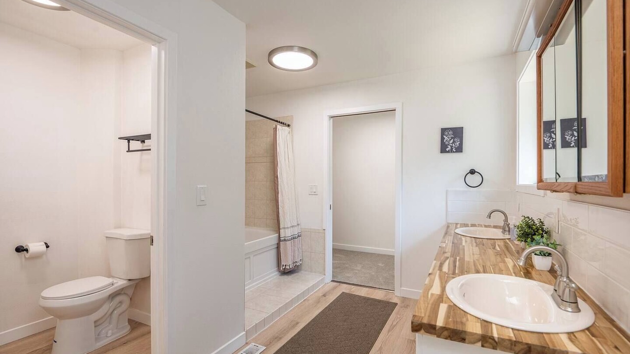 Photo of Bathroom in McKenzie Bridge